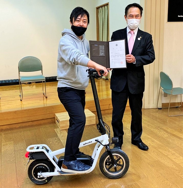 令和2年度「和歌山市チャレンジ新商品」に glafitの立ち乗り電動スクーター X-SCOOTER LOM が認定されました | glafit