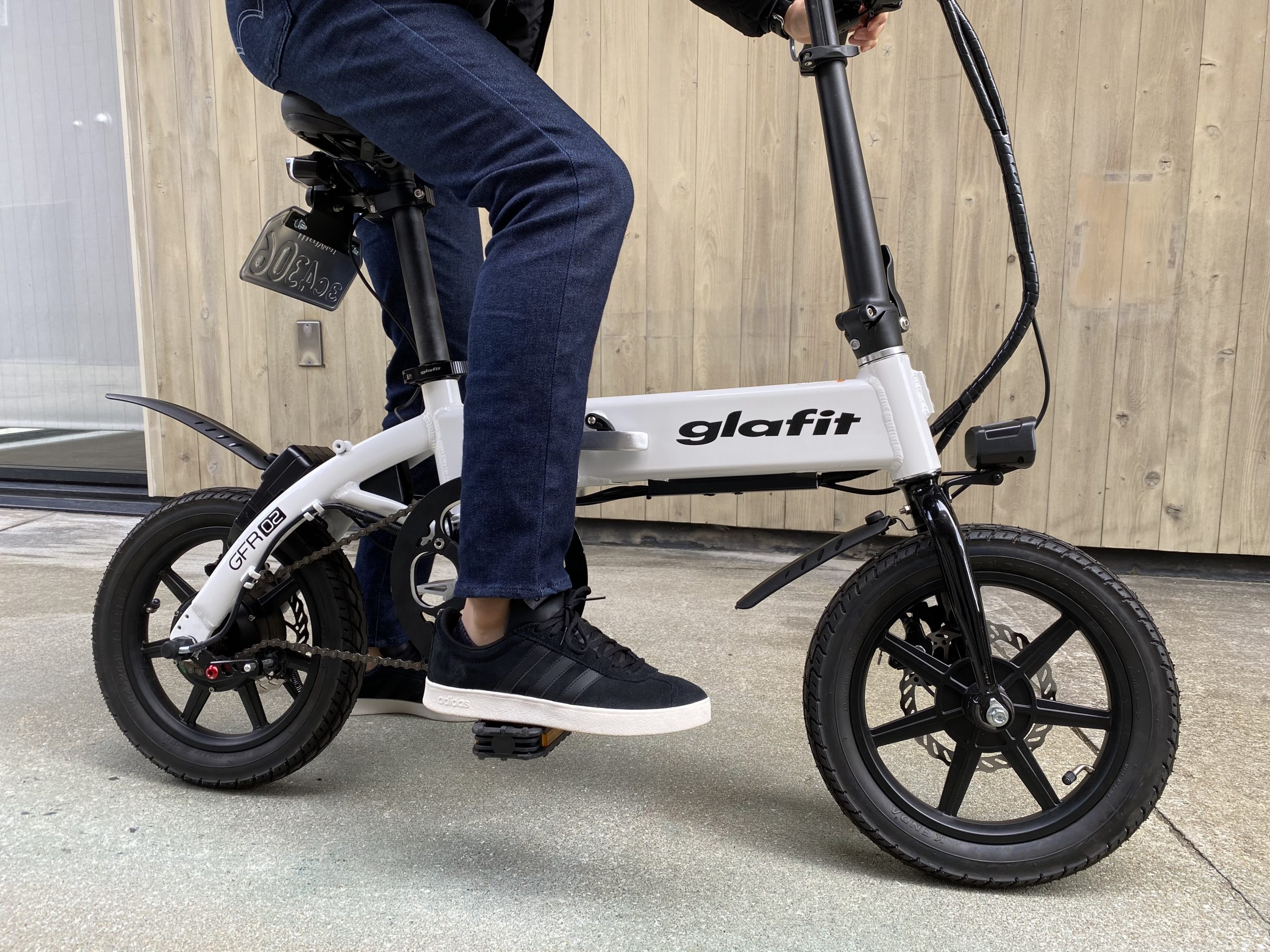 glafit GFR-02 シラハマホワイト 電動バイク + 電動自転車