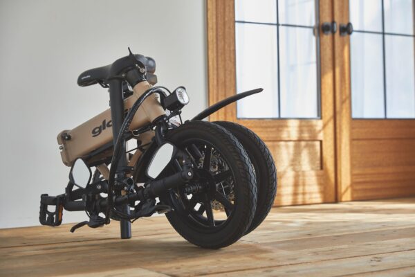 折りたたみ電動バイクで身軽に！大人キャンプ活のすすめ